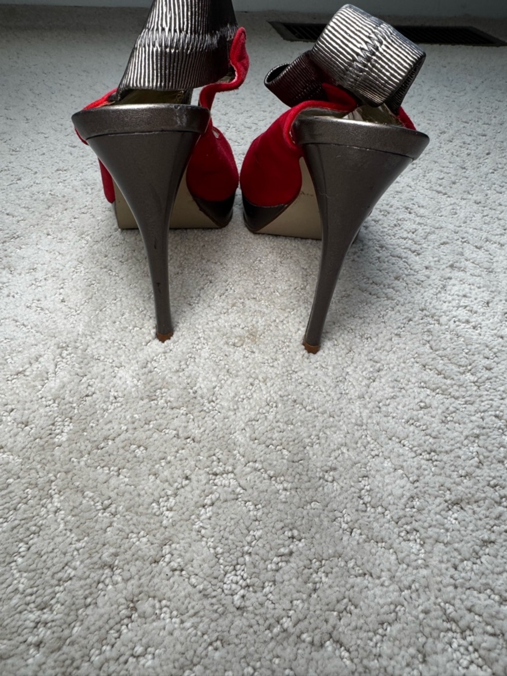 Carlos Santana Coral Suede Open-Toe Heels with Metallic Accent size 6 - Picture 6 of 8